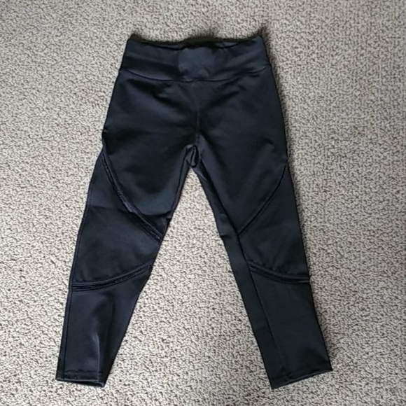 Capri Legging - Picture 1 of 4